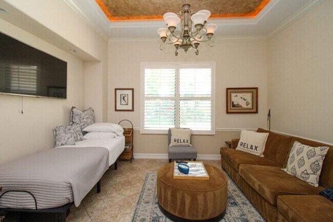 Building Photo - ** THE MOORINGS ** SINGLE FAMILY HOME 3 PL...