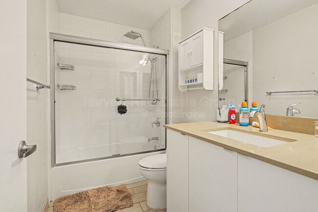 Building Photo - 152 Lakeshore Ct