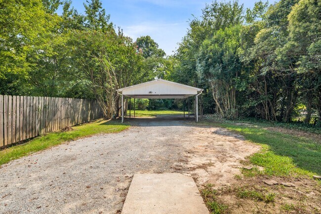 Building Photo - Updated Home with Hardwood Floors, LR & De...