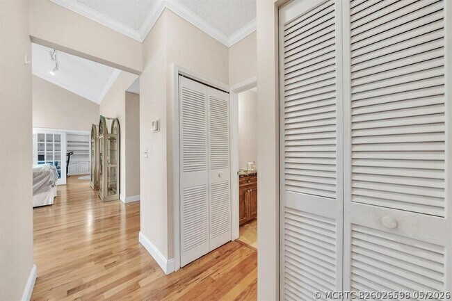 Building Photo - 7644 Elmridge Drive Unit 14U