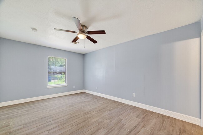 Building Photo - 3031 Groton Dr