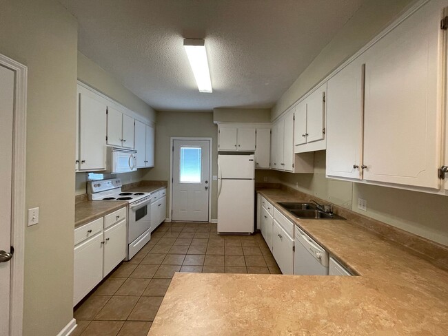 Building Photo - Wakefield - One Story Townhome!