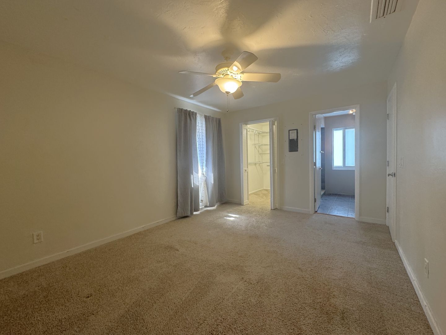 Building Photo - 2 Bedroom, 2 Bath Condo Available Soon!