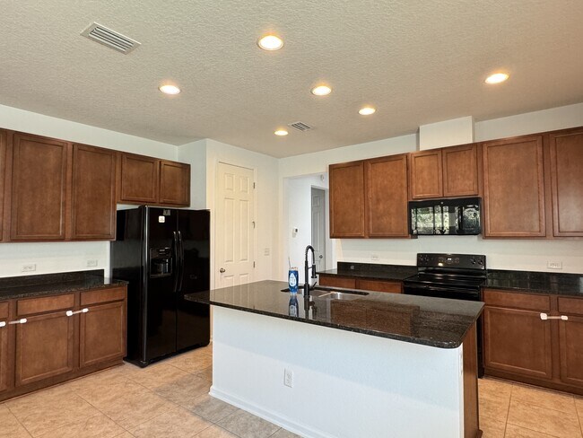 Building Photo - 2904 Laurel Springs Dr