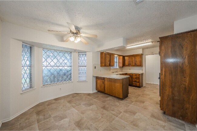 Building Photo - 6753 Spoonwood Ln