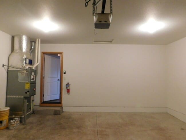 Building Photo - 3Bd/2Ba Single Story House - Available Soon!