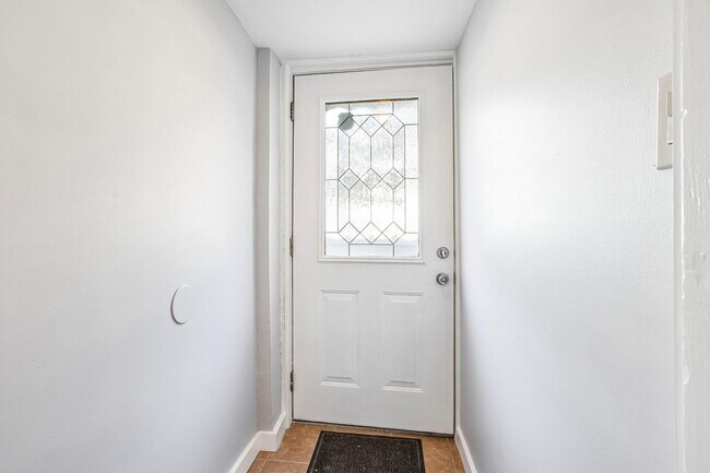 Building Photo - 628 Palisade Ave