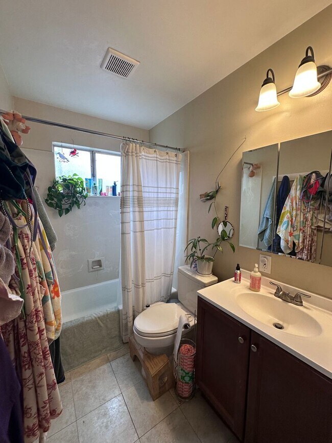 Building Photo - 1506 Manzanita Ln