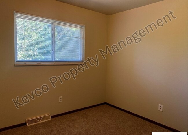 Building Photo - 2805 Redwing Rd