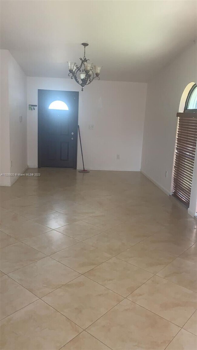 Building Photo - 15200 SW 81st Ln