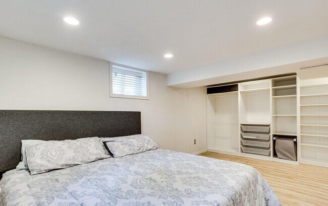 Building Photo - Beautiful 4 BR/2 BA Single-Family Home in ...