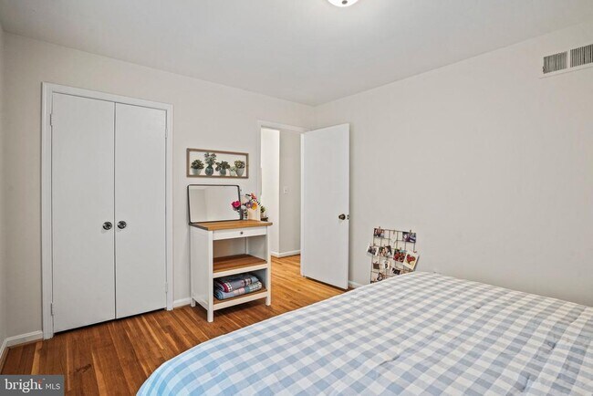 Building Photo - 6117 Larstan Dr