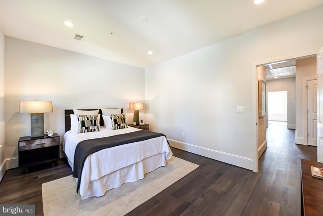 Building Photo - 5905 Eads St NE