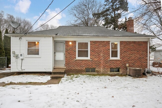 Building Photo - 17133 Delaware Ave