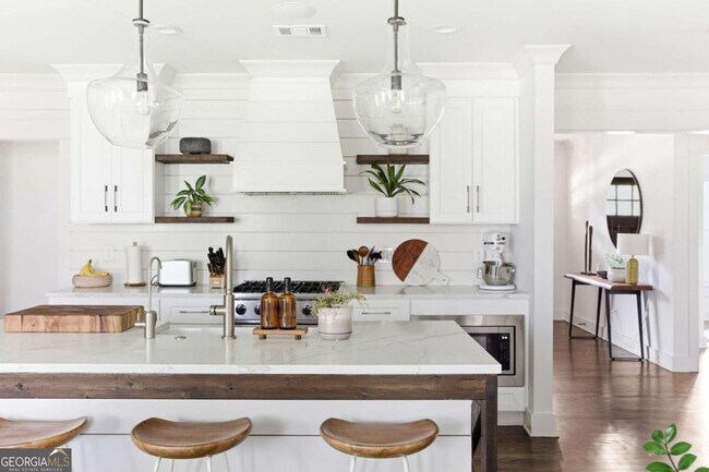 Building Photo - 318 Ashburton Ave SE