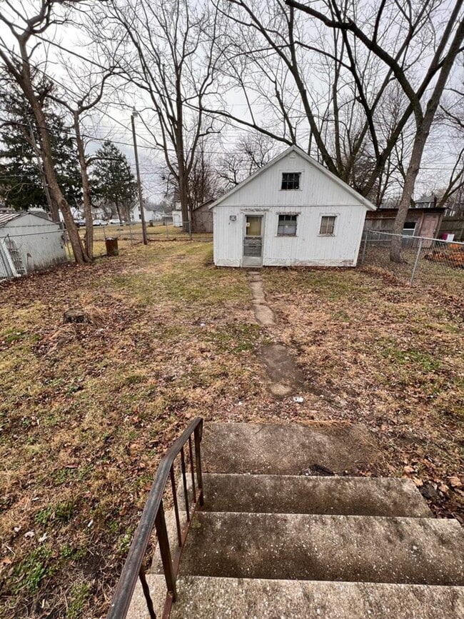 Building Photo - 813 Sherman Ave