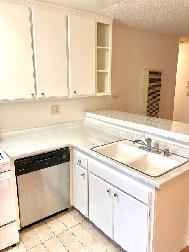 Building Photo - 18530 Hatteras St