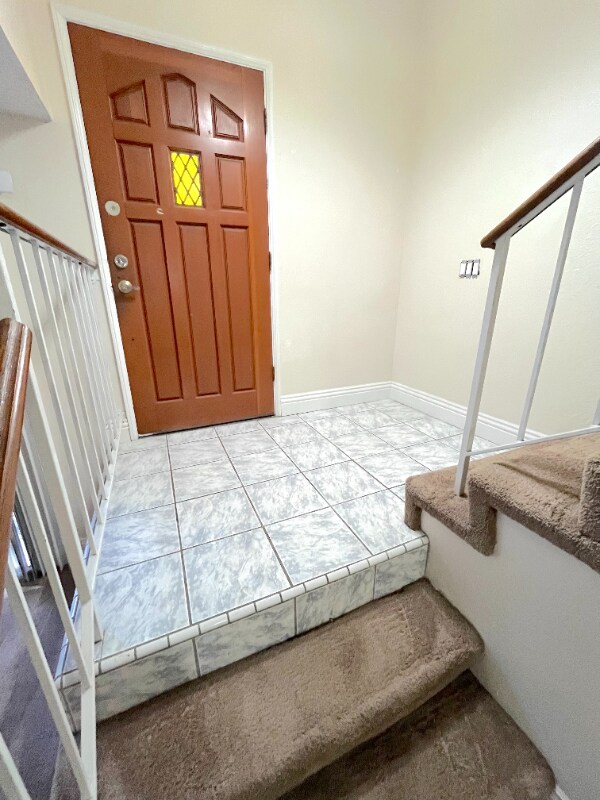 Building Photo - 111 E Rosewood Ct