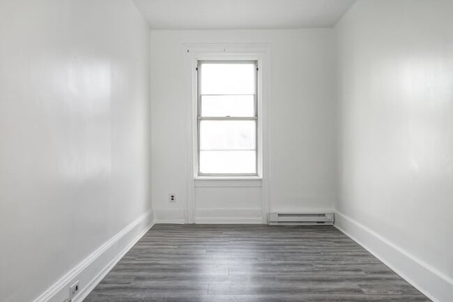 Building Photo - 1518 Ridge Ave