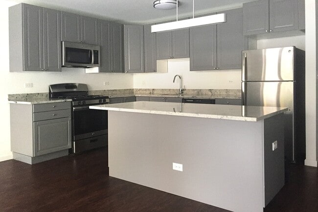 Interior Photo - 5524-5526 S. Everett Avenue