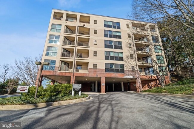 Building Photo - 1040 Deer Ridge Dr