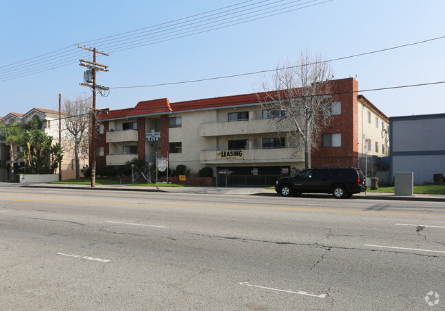 Primary Photo - Castle Court