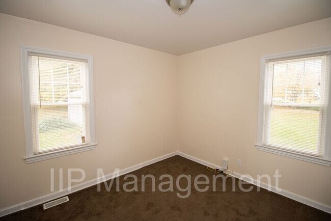 Building Photo - Beautiful 3 Bedroom house in South Euclid!