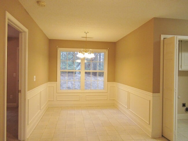 Building Photo - 3760 Beacon Dr