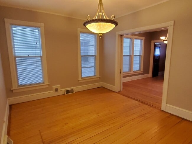 Building Photo - Historic eastside townhome