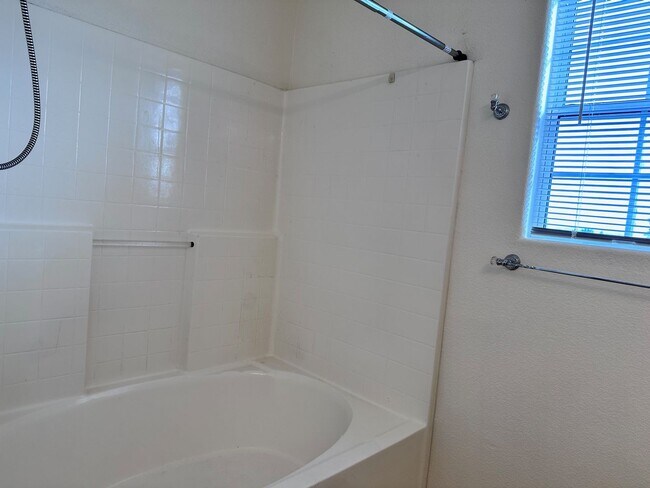 Building Photo - Private Upstairs Retreat in Desirable Gated Community