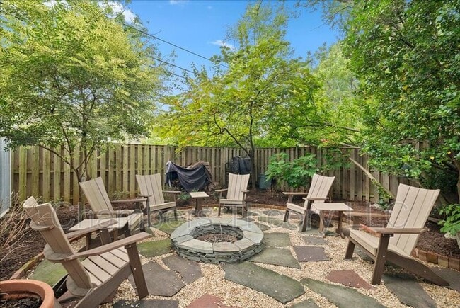 Building Photo - 23 E Walnut St