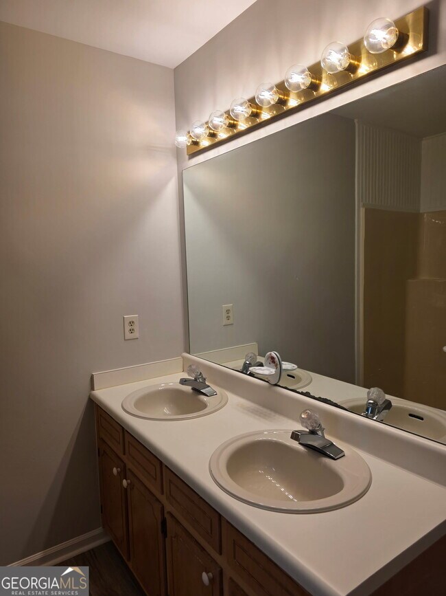 Building Photo - 5917 S Deshon Ct