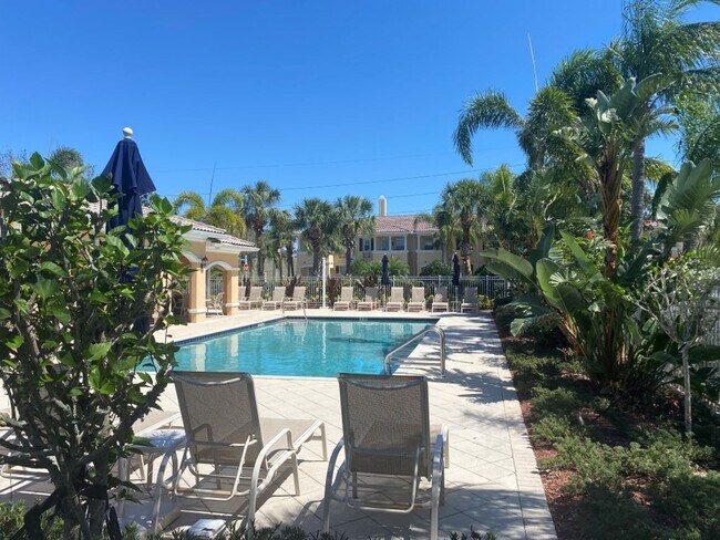 Building Photo - 1567 Napoli Dr W