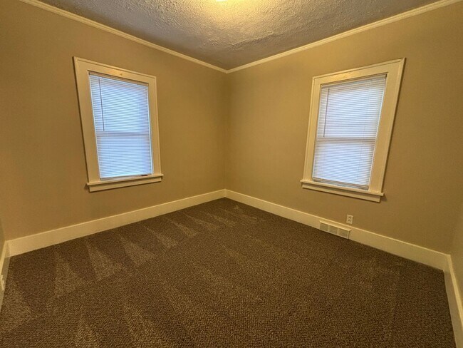 Building Photo - Charming Hilltop Home with Stunning City Views