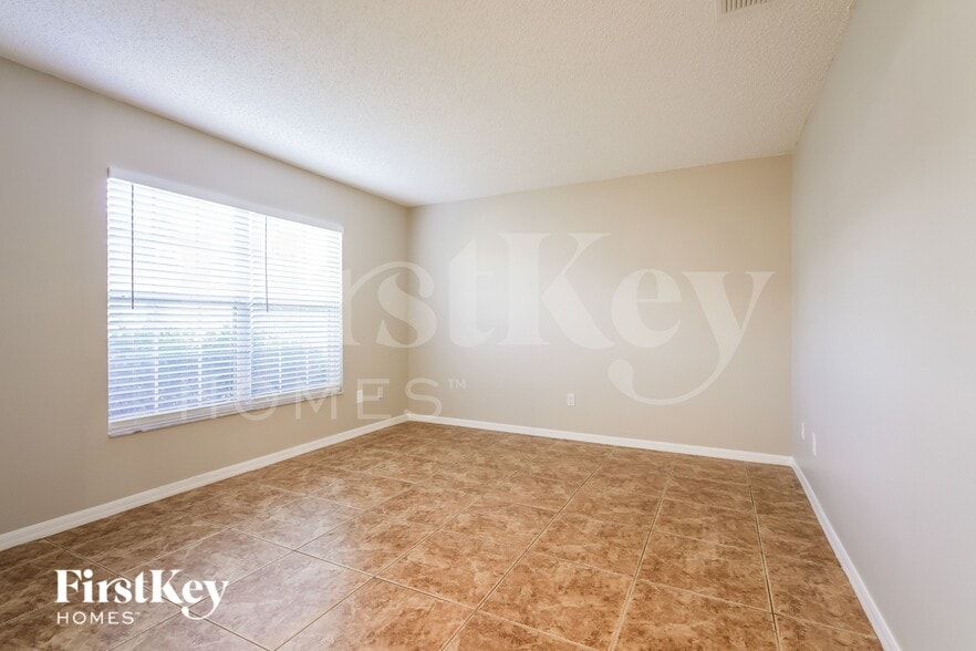 Building Photo - 649 Rosaro Ct