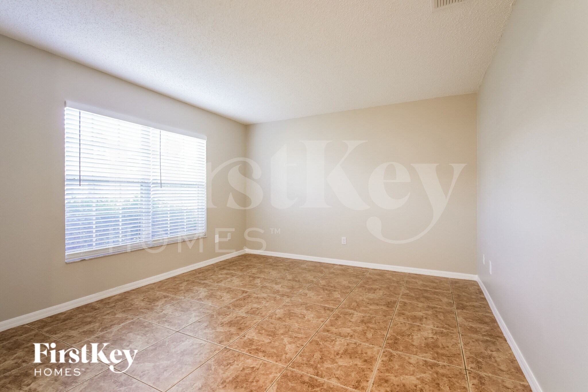 Building Photo - 649 Rosaro Ct