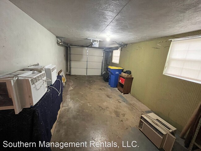 Building Photo - 4 br, 1.5 bath House - 13059 Cross Roads Ave