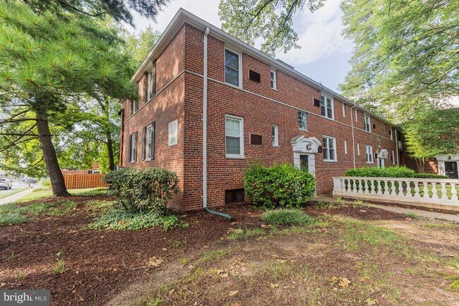 Building Photo - 100 N George Mason Dr