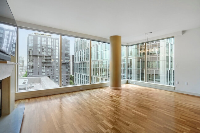 Building Photo - 10650 NE 9th Pl