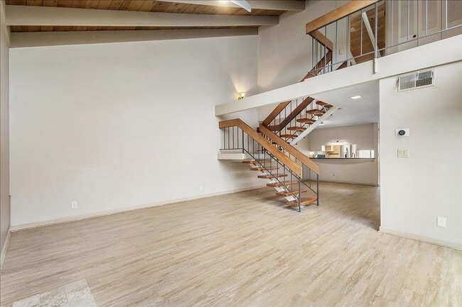 Building Photo - 2063 Whitehall Pl