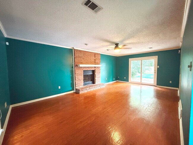 Building Photo - 7849 Meadow Trail Dr