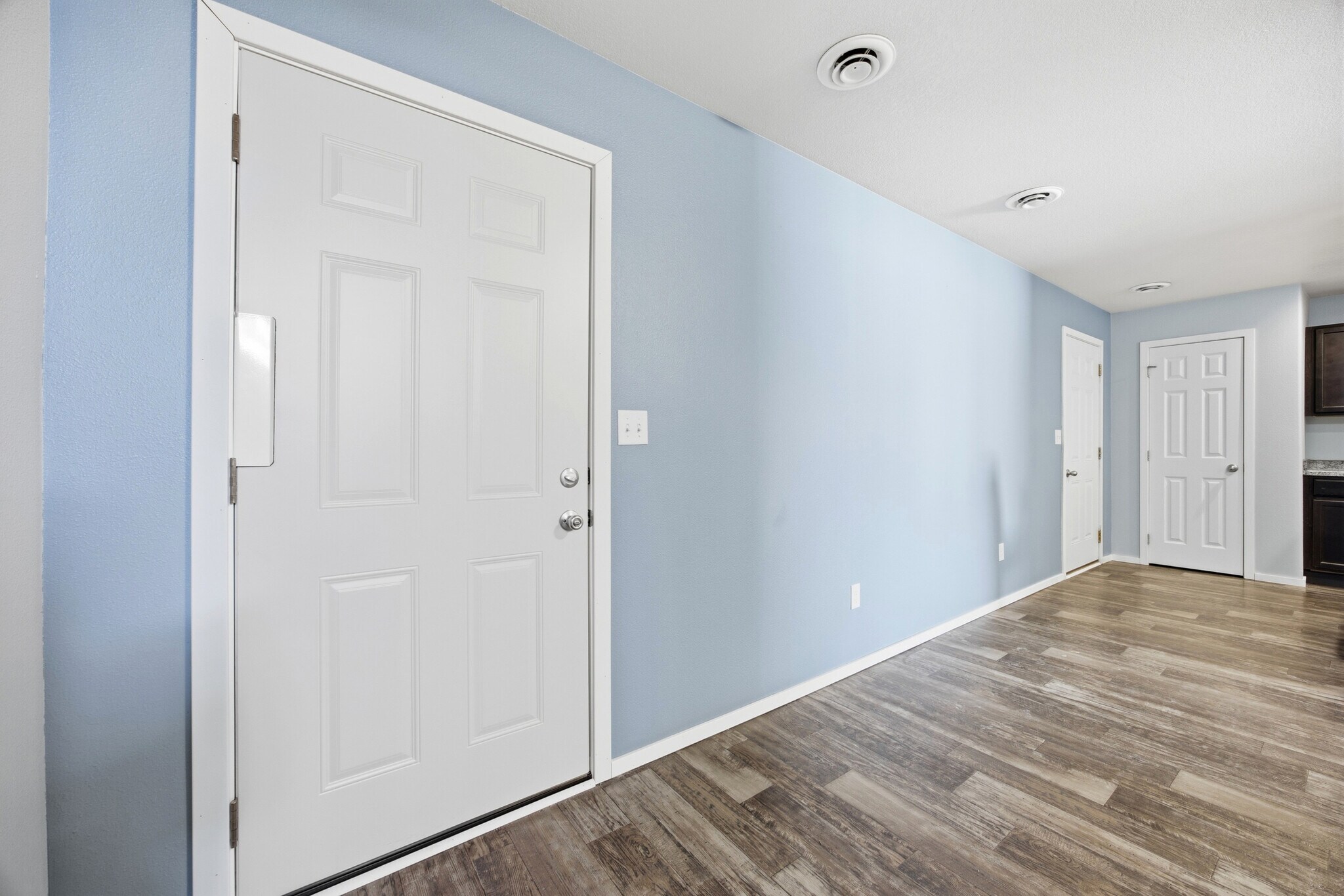 Building Photo - 4304 Estate Dr S