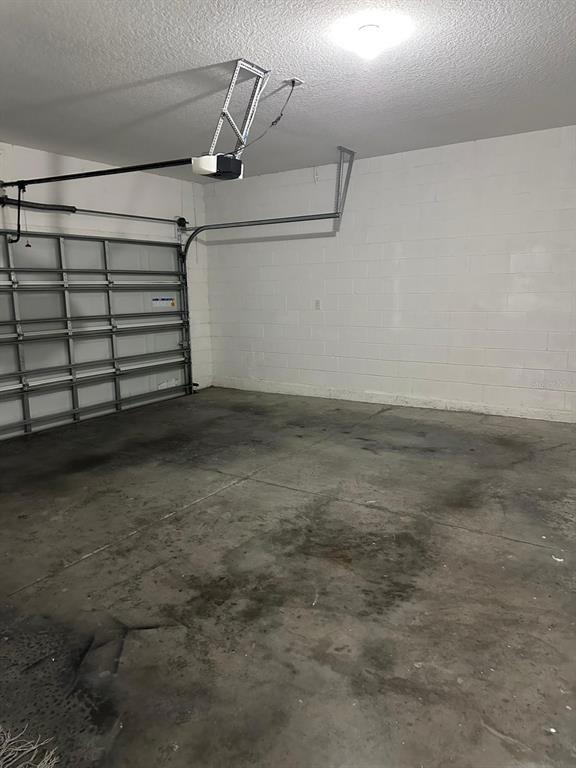 Building Photo - 2510 Sanderling St