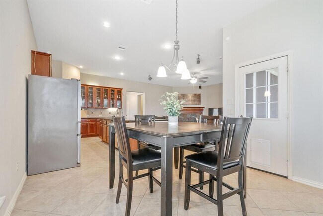 Building Photo - 2711 Leah Manor Ln
