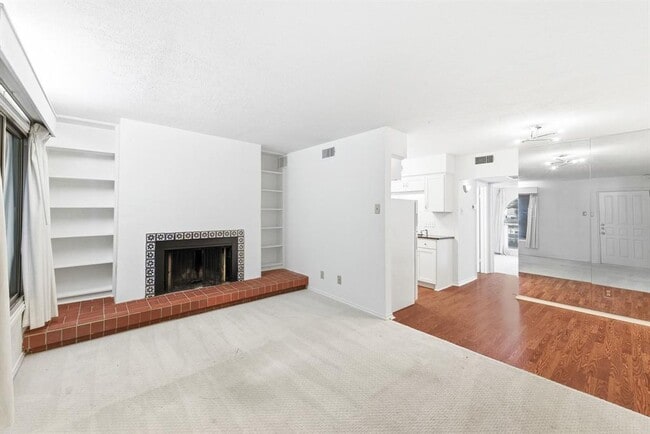 Building Photo - 505 W 7th St