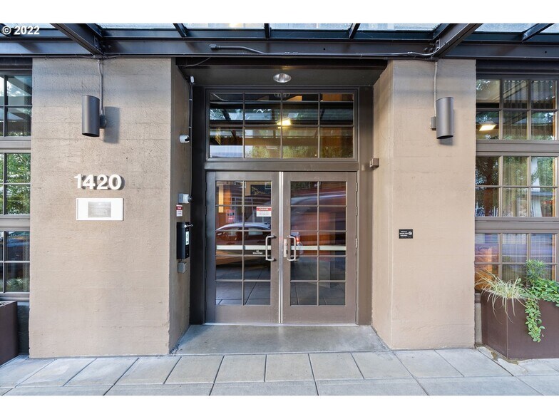 Building Photo - 1420 NW Lovejoy St