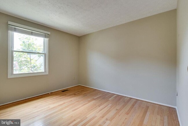 Building Photo - 8044 Steeple Chase Ct