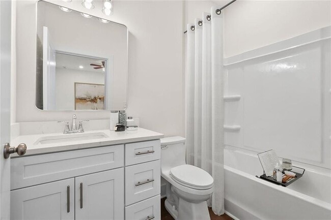 Building Photo - 195 W Lake Ave NW