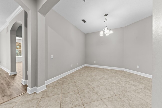 Building Photo - 2 Bedroom, 2 Bathroom Deerwood Place Condo...