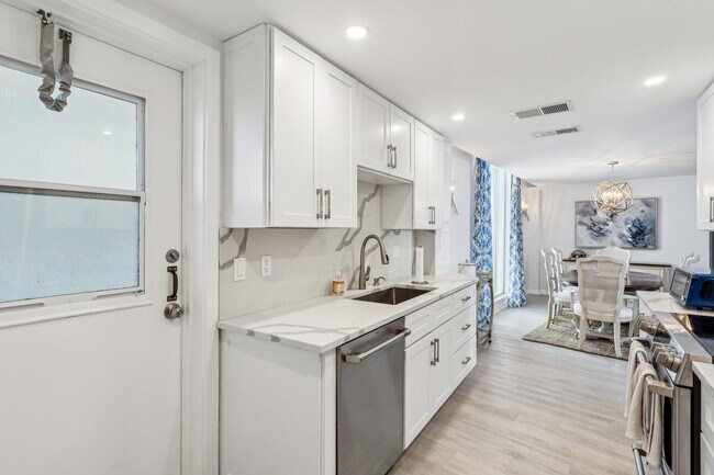 Building Photo - 5400 N Ocean Dr